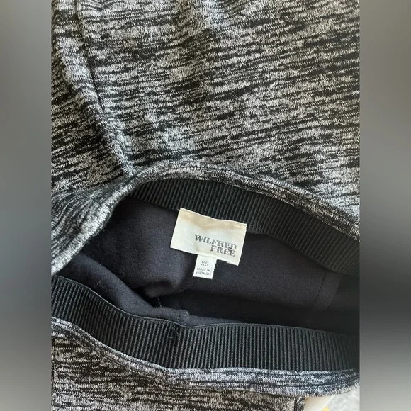 New with tag ARITZIA Wilfred Azeveda Stretchy Pencil Skirt in Heather Black - Picture 6 of 7